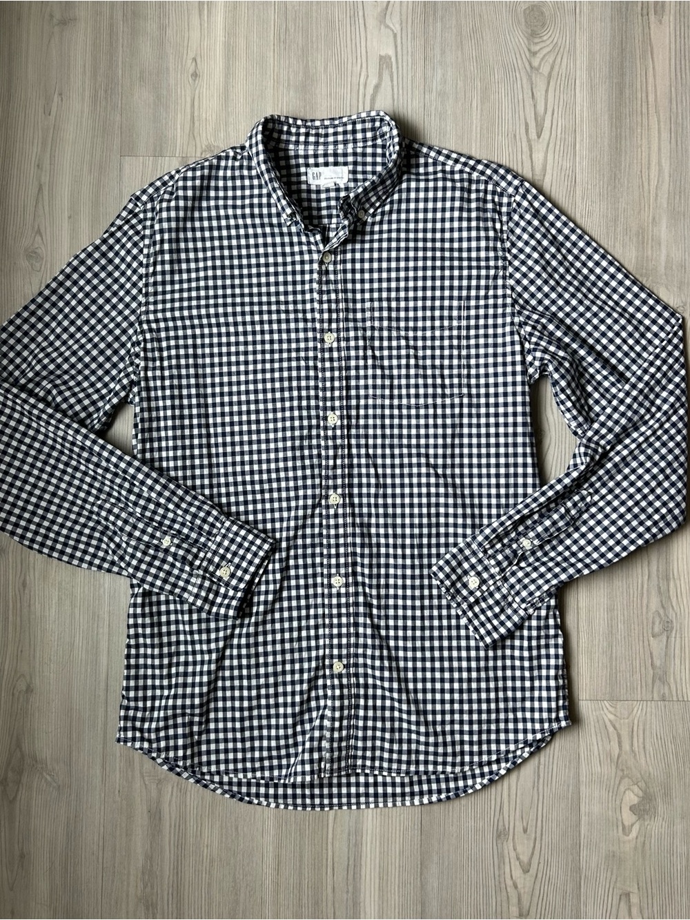 GAP Men's Navy and White Gingham Button-Down Shirt